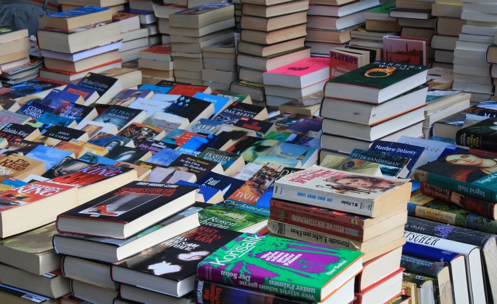 Boekenmarkt in de Hobbe van Baerdt kerk in Joure